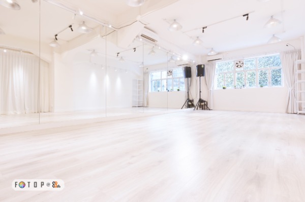 Zecond Floor 1800呎 活動空間租用 24小時舞蹈室,瑜伽室,戲劇排練活動室 各類型拍攝 場地出租 空中瑜伽 鏡房 港島區舞蹈室 